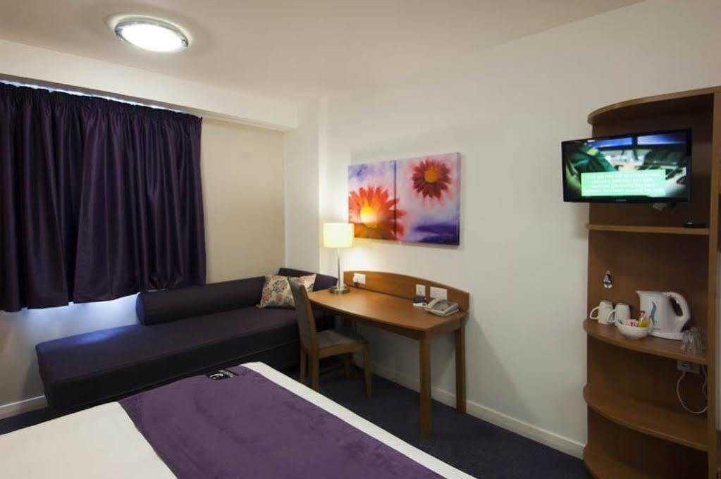 Premier Inn Chelmsford Exterior photo
