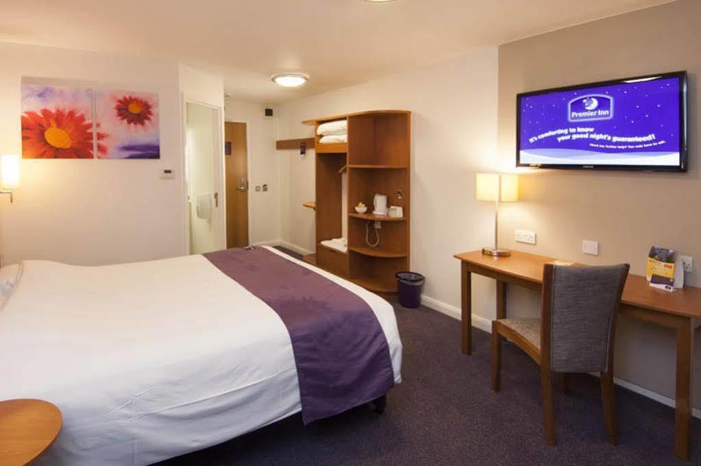 Premier Inn Chelmsford Exterior photo