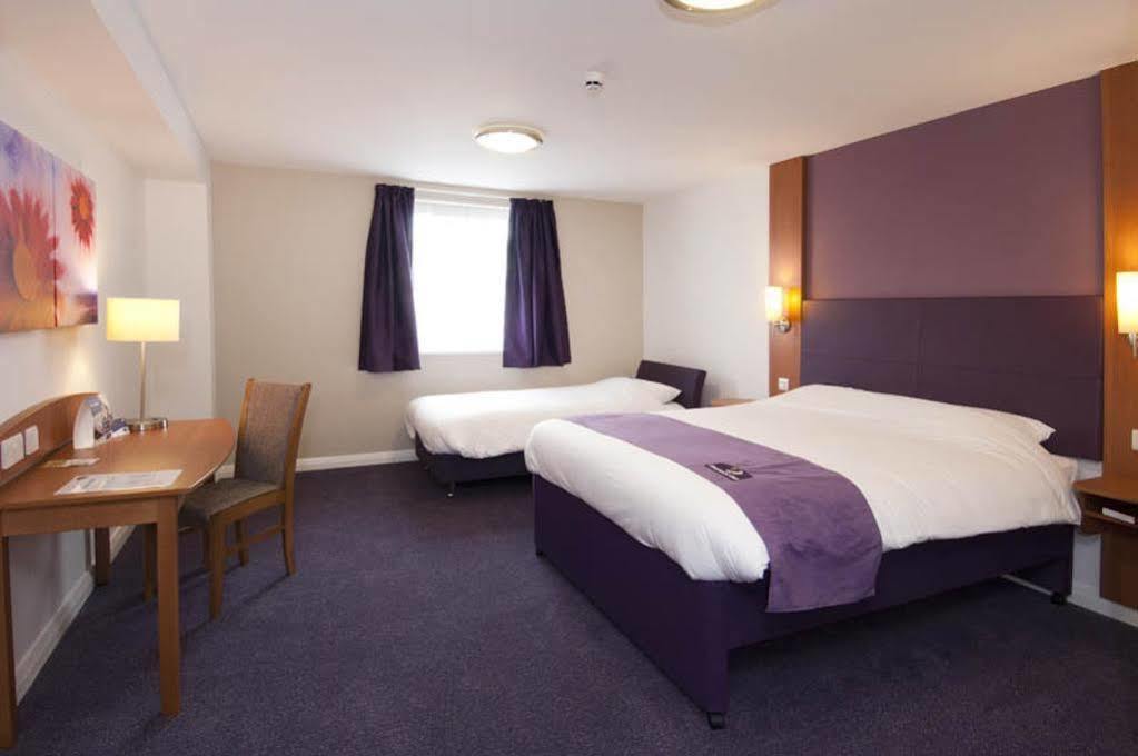 Premier Inn Chelmsford Exterior photo