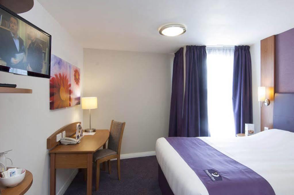 Premier Inn Chelmsford Exterior photo