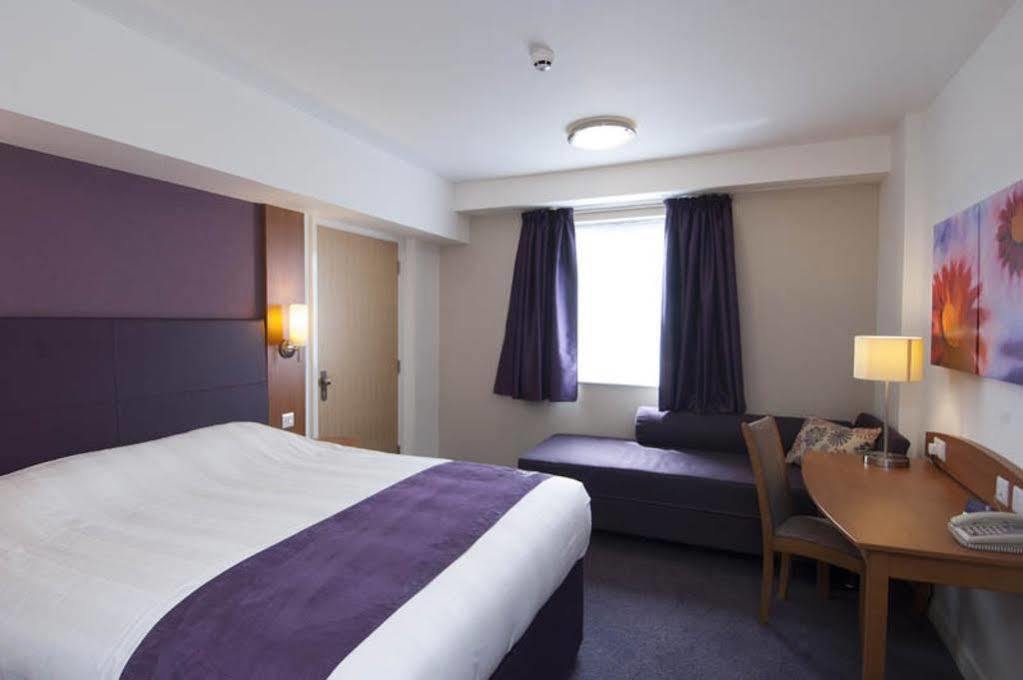 Premier Inn Chelmsford Exterior photo