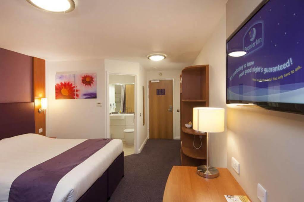 Premier Inn Chelmsford Exterior photo