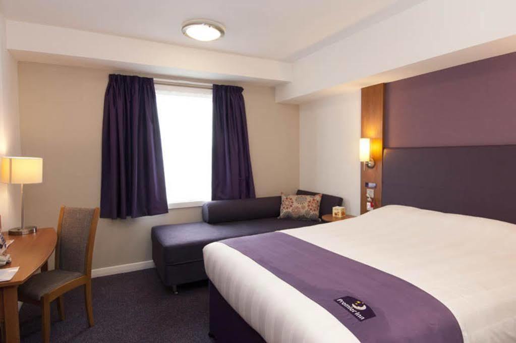 Premier Inn Chelmsford Exterior photo