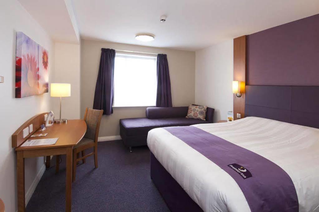 Premier Inn Chelmsford Exterior photo