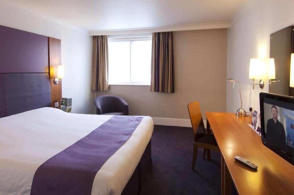 Premier Inn Chelmsford Exterior photo