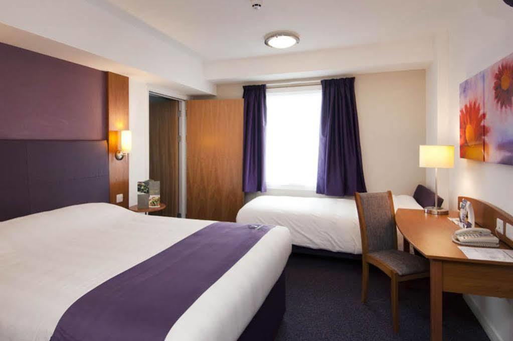 Premier Inn Chelmsford Exterior photo
